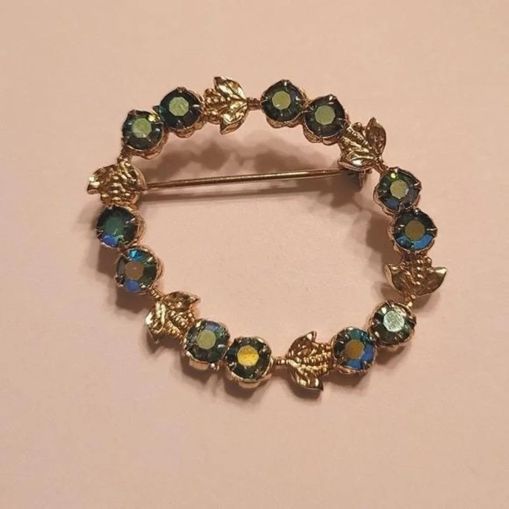 Vintage Gold‎ Tone Aurora Borealis Rhinestone Wreath Circle Brooch Pin Floral